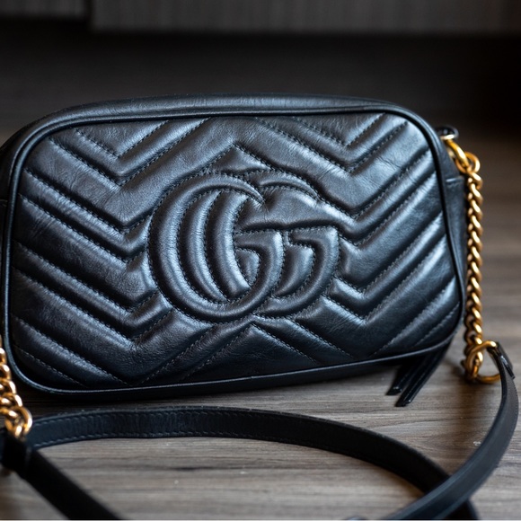 Gucci GG Marmont Small Shoulder Bag in Black - Picture 8 of 11